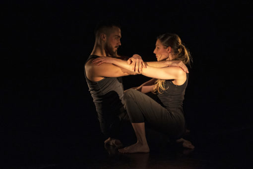 Kaïros d'Hugo Ciona et Nathalie Fauquette; spectacle présenté dans le cadre du festival Suresnes Cités Danse, saison 23-24 au Théâtre de Suresnes Jean Vilar