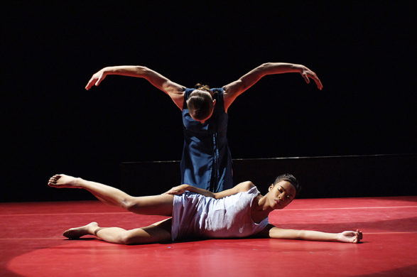 Spectacle "Annonciation" du chorégraphe Angelin Preljocaj programmé avec "Noces" au Théâtre de Suresnes Jean Vilar