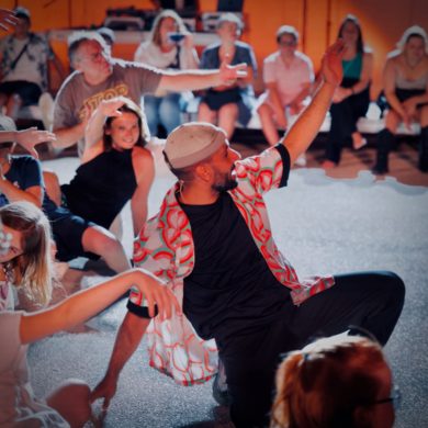 Spectacle "Block Party !" de Jann Gallois, programmé lors de la 32e édition du festival Suresnes Cités Danse, saison 23-24 au Théâtre de Suresnes Jean Vilar