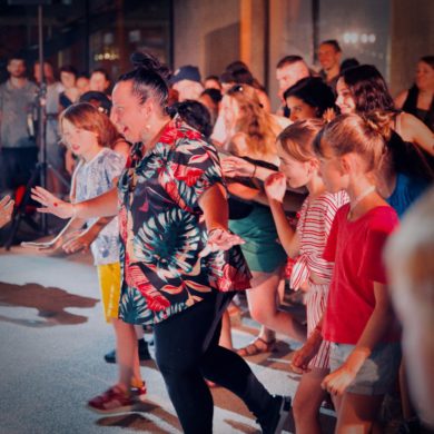 Spectacle "Block Party !" de Jann Gallois, programmé lors de la 32e édition du festival Suresnes Cités Danse, saison 23-24 au Théâtre de Suresnes Jean Vilar