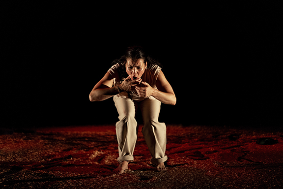 Mantra de Marlène Gobber, spectacle présenté dans le cadre du festival Suresnes Cités Danse, saison 23-24 au Théâtre de Suresnes Jean Vilar