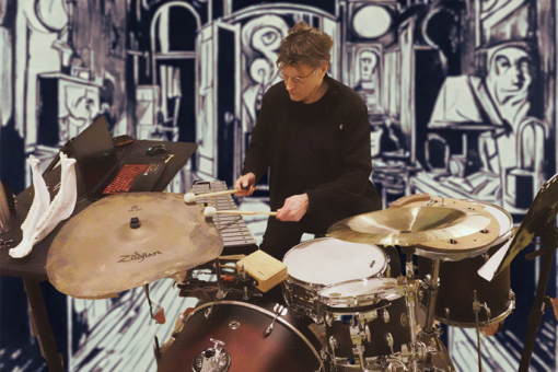Concert-ciné "Batterie seule pour Maya Deren" conçu et mis en musique par Didier Ambact, présenté au Théâtre de Suresnes Jean Vilar dans le cadre de la saison 24-25