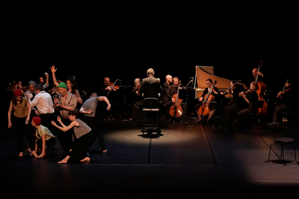Spectacle "Café Libertà" de Ambra Senatore, programmé au Théâtre de Suresnes Jean Vilar dans le cadre de la saison 24-25