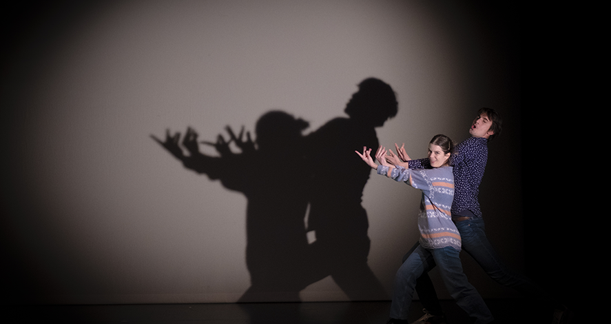Spectacle "Dominique toute seule" de Marie Burki, Garance Durand-Caminos, Tom Geels, programmé au Théâtre de Suresnes Jean Vilar dans le cadre de la saison 24-25