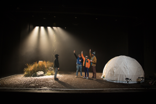 Spectacle "Futur" de Clément Aubert, Romain Cottard, Paul Jeanson, programmé au Théâtre de Suresnes Jean Vilar dans le cadre de la saison 24-25