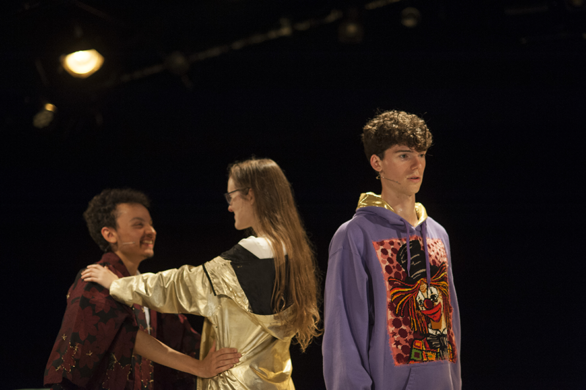Spectacle "Personne n’est ensemble sauf moi" de Clea Petrolesi, programmé au Théâtre de Suresnes Jean Vilar dans le cadre de la saison 24-25