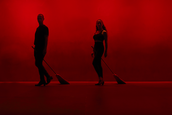 Spectacle de danse "THISISPAIN" chorégraphié par de Hillel Kogan, présenté au Théâtre de Suresnes Jean Vilar dans le cadre le saison 24-25