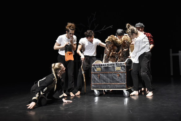 Spectacle "Pierre & le Loup" de Émilie Lalande, programmé au Théâtre de Suresnes Jean Vilar dans le cadre de la saison 24-25