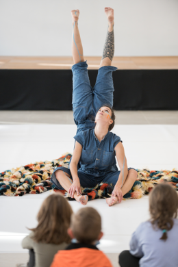 Spectacle jeune public "P.I.E.D.#format de poche" conçu et chorégraphié par Bérénice Legrand programmé au Théâtre de Suresnes Jean Vilar dans le cadre de la saison 24-25