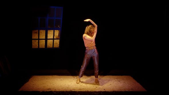 Spectacle "Quand je serai grande, je serai Patrick Swayze" de Chloé Oliveres, présenté au Théâtre de Suresnes Jean Vilar dans le cadre de la saison 24-25