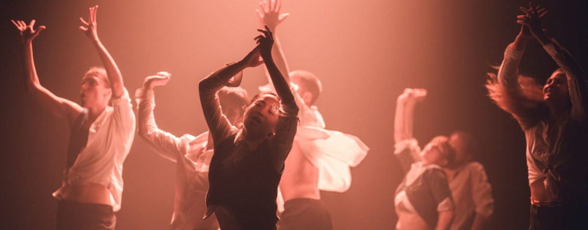 Spectacle de danse "From England with Love" de Hofesh Shechter, programmé au Théâtre de Suresnes Jean Vilar dans le cadre de la saison 24-25