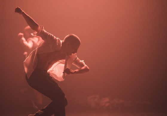 Spectacle "From England with Love" de Hofesh Shechter, programmé au Théâtre de Suresnes Jean Vilar dans le cadre de la saison 24-25