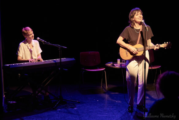 Spectacle "La Vie en vrai (Avec Anne Sylvestre)" de Marie Fortuit, programmé au Théâtre de Suresnes Jean Vilar dans le cadre de la saison 24-25