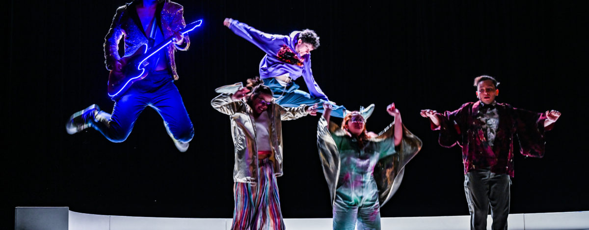 Spectacle "Personne n’est ensemble sauf moi" de Clea Petrolesi, programmé au Théâtre de Suresnes Jean Vilar dans le cadre de la saison 24-25