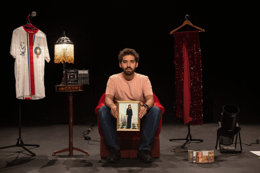 Spectacle "Ma République et moi" de Issam Rachyq-Ahrad - Iwa compagnie, présenté au Théâtre de Suresnes dans la saison 25-26.