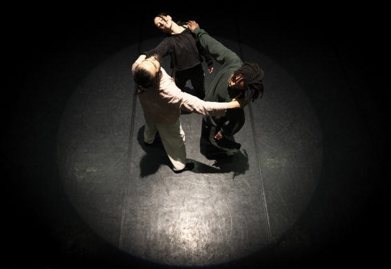 SpectSpectacle "ENSO - boléro" chorégraphié par Mickaël Le Mer présenté au Théâtre de Suresnes Jean Vilar dans le cadre du festival Suresnes Cités Danse 2026.acle "ENSO - boléro" chorégraphié par Mickaël Le Mer présenté au Théâtre de Suresnes Jean Vilar dans le cadre du festival Suresnes Cités Danse 2026.