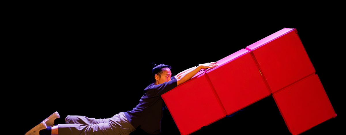 Spectacle jeune public "Face à face" de Matthieu Villatelle présenté au Théâtre de Suresnes Jean Vilar dans le cadre des Dimanches en famille de la saison 25-26.