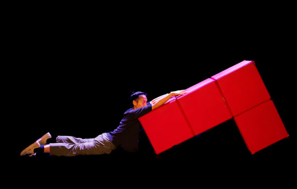 Spectacle jeune public "Face à face" de Matthieu Villatelle présenté au Théâtre de Suresnes Jean Vilar dans le cadre des Dimanches en famille de la saison 25-26.