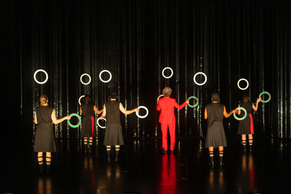 Spectacle de jonglage et magie "Heka" de Sean Gandini et Kati Ylä-Hokkala - Compagnie Gandini Juggling, programmé au Théâtre de Suresnes Jean Vilar pour la saison 25-26.
