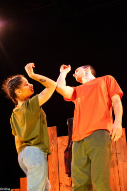 Spectacle jeune public "Hi-Fu-Mi" chorégraphié par Anthony Egéa - Compagnie Rêvolution, présenté au Théâtre de Suresnes dans le cadre du festival Suresnes Cités Danse pour la saison 25-26.