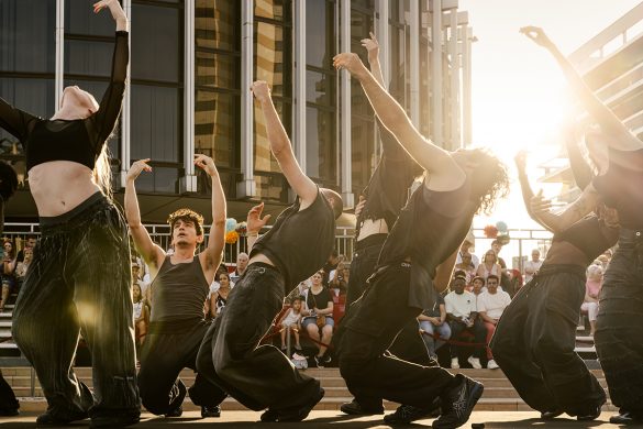 Spectacle de danse "360" de Mehdi Kerkouche - Centre chorégraphique national de Créteil et du Val-de-Marne I EMKA, programmé au Théâtre de Suresnes Jean Vilar pour la saison 25-26.