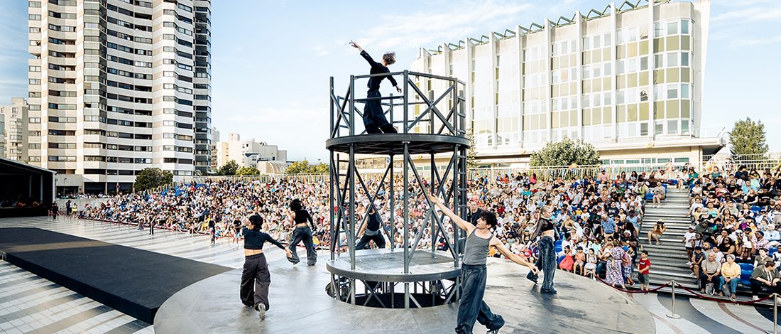 Spectacle de danse "360" de Mehdi Kerkouche - Centre chorégraphique national de Créteil et du Val-de-Marne I EMKA, programmé au Théâtre de Suresnes Jean Vilar pour la saison 25-26.