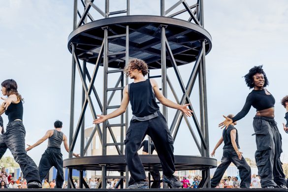 Spectacle de danse "360" de Mehdi Kerkouche - Centre chorégraphique national de Créteil et du Val-de-Marne I EMKA, programmé au Théâtre de Suresnes Jean Vilar pour la saison 25-26.