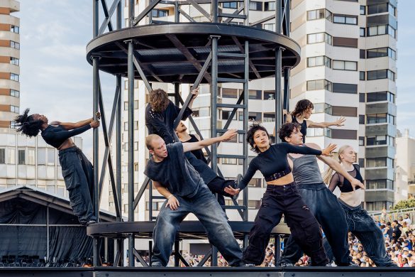 Spectacle de danse "360" de Mehdi Kerkouche - Centre chorégraphique national de Créteil et du Val-de-Marne I EMKA, programmé au Théâtre de Suresnes Jean Vilar pour la saison 25-26.