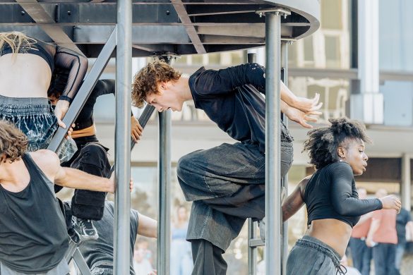 Spectacle de danse "360" de Mehdi Kerkouche - Centre chorégraphique national de Créteil et du Val-de-Marne I EMKA, programmé au Théâtre de Suresnes Jean Vilar pour la saison 25-26.