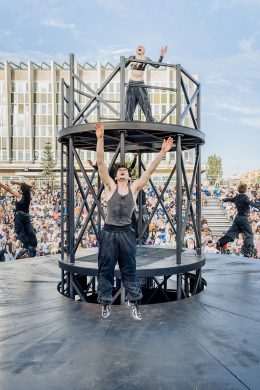 Spectacle de danse "360" de Mehdi Kerkouche - Centre chorégraphique national de Créteil et du Val-de-Marne I EMKA, programmé au Théâtre de Suresnes Jean Vilar pour la saison 25-26.