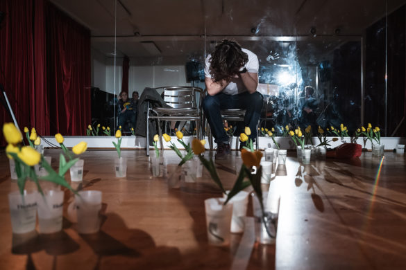 Spectacle de théâtre et danse "Spiritueux" de Laurent Cazanave - La Passée Compagnie, co-mis en scène par Audrey Bertrand et chorégraphié par Caroline Jaubert est programmé au Théâtre de Suresnes Jean Vilar pour la saison 25-26.