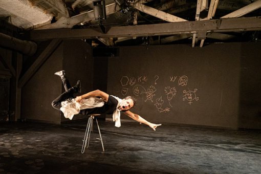 Spectacle d'humour "Le Premier Sexe" de Mickaël Délis, programmé au Théâtre de Suresnes Jean Vilar pour la saison 25-26.