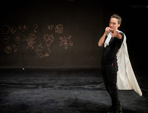 Spectacle d'humour "Le Premier Sexe" de Mickaël Délis, programmé au Théâtre de Suresnes Jean Vilar pour la saison 25-26.