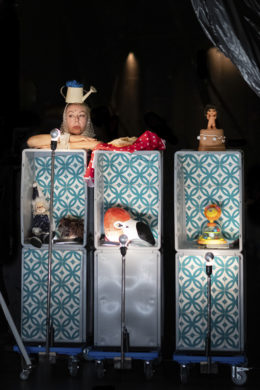 Spectacle "L'Avare" de Molière mis en scène par Clément Poirée, présenté au Théâtre de Suresnes Jean Vilar pour la saison 25-26.