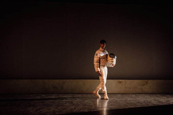 Spectacle de théâtre et de musique "Le Pays innocent" de Samuel Gallet - Collectif Eskandar, programmé au Théâtre de Suresnes Jean Vilar pour la saison 25-26.