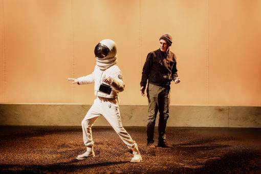 Spectacle de théâtre et de musique "Le Pays innocent" de Samuel Gallet - Collectif Eskandar, programmé au Théâtre de Suresnes Jean Vilar pour la saison 25-26.