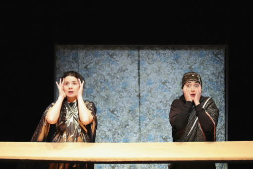 Spectacle jeune public "Les filles ne sont pas des poupées de chiffon" de Nathalie Bensard - Compagnie La Rousse, programmé au Théâtre de Suresnes Jean Vilar pour la saison 25-26.
