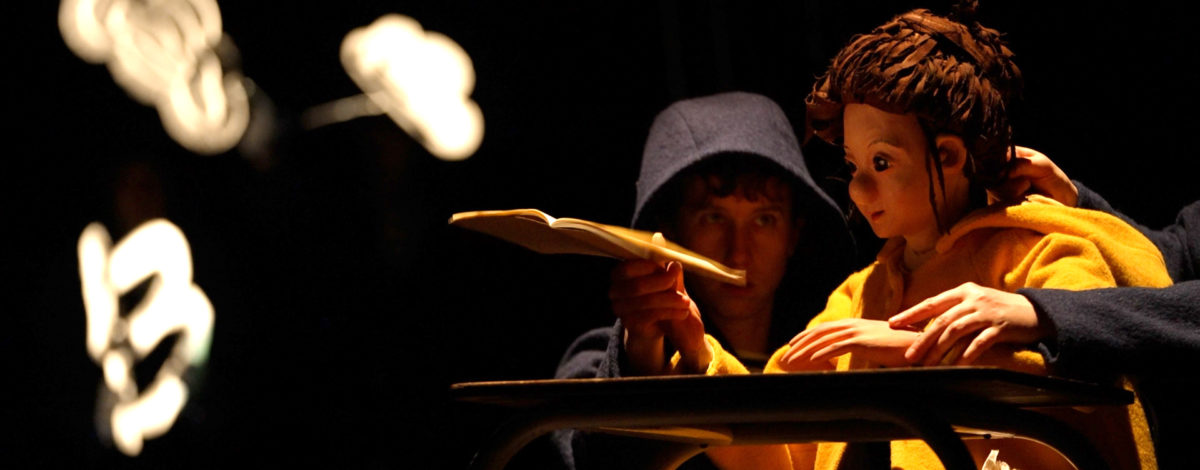 Spectacle jeune public "Ombre" d'Anthony Diaz, compagnie A Kan la Dériv' programmé au Théâtre de Suresnes Jean Vilar dans le cadre des Dimanches en famille de la saison 25-26.