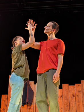 Spectacle jeune public "Hi-Fu-Mi" chorégraphié par Anthony Egéa - Compagnie Rêvolution, présenté au Théâtre de Suresnes dans le cadre du festival Suresnes Cités Danse pour la saison 25-26.