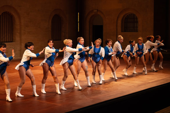 Spectacle "Majorettes" de Mickaël Phelippeau, compagnie bi-p, présenté au Théâtre de Suresnes Jean Vilar pour la saison 25-26.