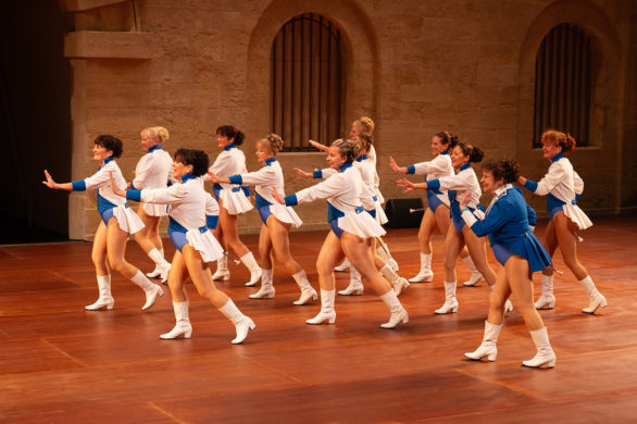 Spectacle "Majorettes" de Mickaël Phelippeau, compagnie bi-p, présenté au Théâtre de Suresnes Jean Vilar pour la saison 25-26.