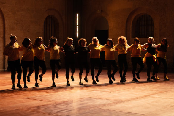 Spectacle "Majorettes" de Mickaël Phelippeau, compagnie bi-p, présenté au Théâtre de Suresnes Jean Vilar pour la saison 25-26.
