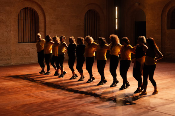 Spectacle "Majorettes" de Mickaël Phelippeau, compagnie bi-p, présenté au Théâtre de Suresnes Jean Vilar pour la saison 25-26.