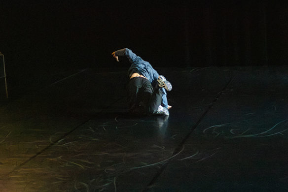 Triptyque "Plier / Déplier / Peuplier" de Virgile Dagneaux - Compagnie Virgule, présenté au Théâtre de Suresnes Jean Vilar dans le cadre du festival Suresnes Cités Danse 2026.