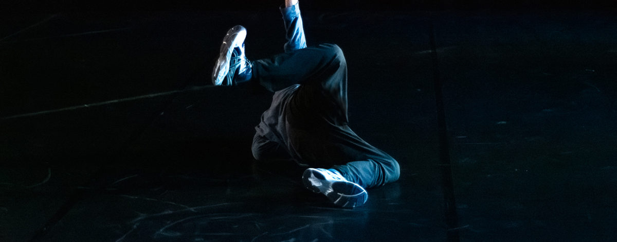 Triptyque "Plier / Déplier / Peuplier" de Virgile Dagneaux - Compagnie Virgule, présenté au Théâtre de Suresnes Jean Vilar dans le cadre du festival Suresnes Cités Danse 2026.