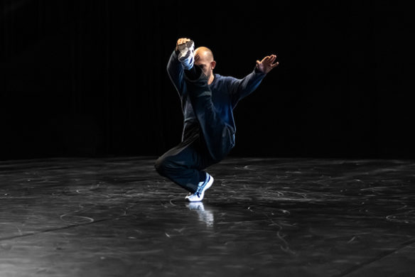 Triptyque "Plier / Déplier / Peuplier" de Virgile Dagneaux - Compagnie Virgule, présenté au Théâtre de Suresnes Jean Vilar dans le cadre du festival Suresnes Cités Danse 2026.