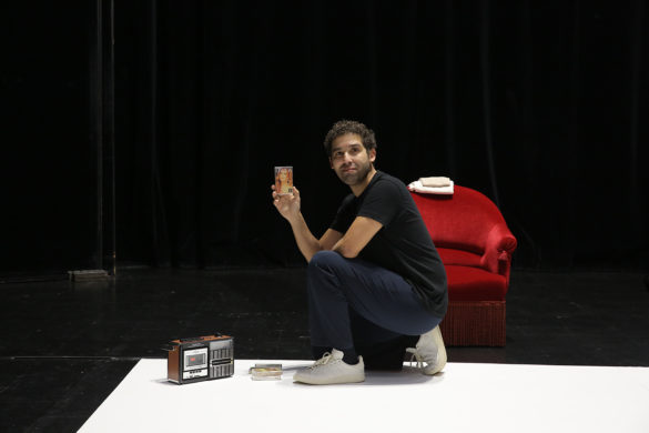 Spectacle "Ma République et moi" de Issam Rachyq-Ahrad - Iwa compagnie, présenté au Théâtre de Suresnes dans la saison 25-26.