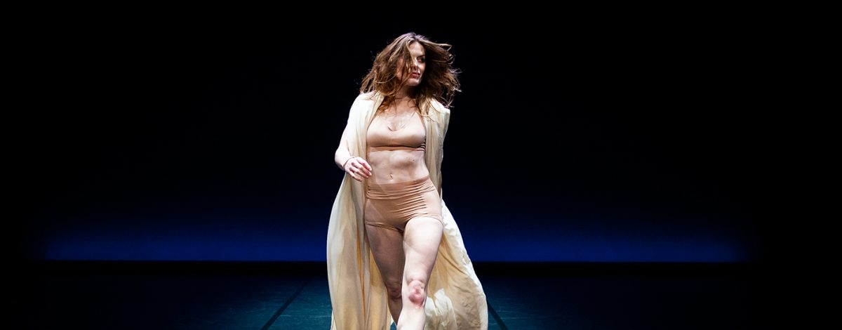 Spectacle "Aequilibrium" de Camille Dewaele -compagnie La Vive Allure, présenté au Théâtre de Suresnes Jean Vilar dans le cadre de Suresnes Cités Danse 2026.
