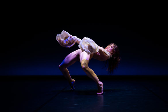 Spectacle "Aequilibrium" de Camille Dewaele -compagnie La Vive Allure, présenté au Théâtre de Suresnes Jean Vilar dans le cadre de Suresnes Cités Danse 2026.