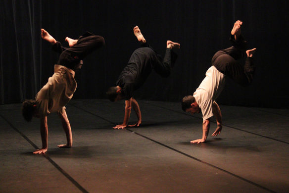 Spectacle "Ces choses qui restent" de Lise Dusuel - Compagnie Aniaan, présenté au Théâtre de Suresnes Jean Vilar dans le cadre du festival Suresnes Cités Danse 2026.